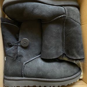 Black Ugg’s with Bailey Button II